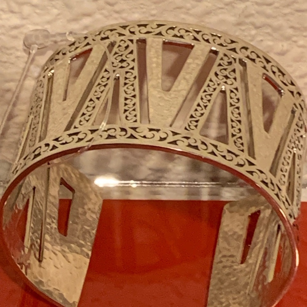 Lois Hill Bracelet Cuff Without Tags.